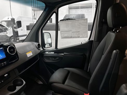Used 2026 Mercedes-Benz Sprinter 2500 image 24