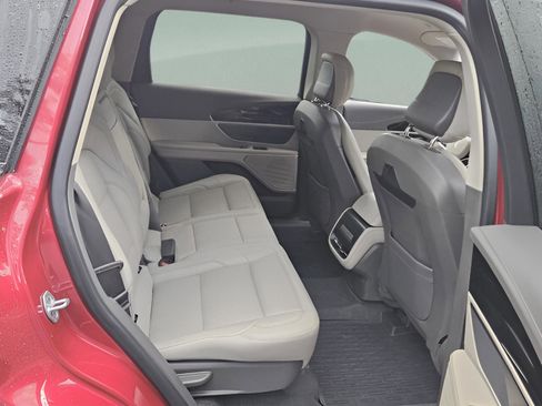 Used 2024 Lincoln Nautilus Premier image 9