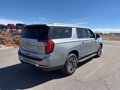 Used 2025 GMC Yukon XL Elevation image 4