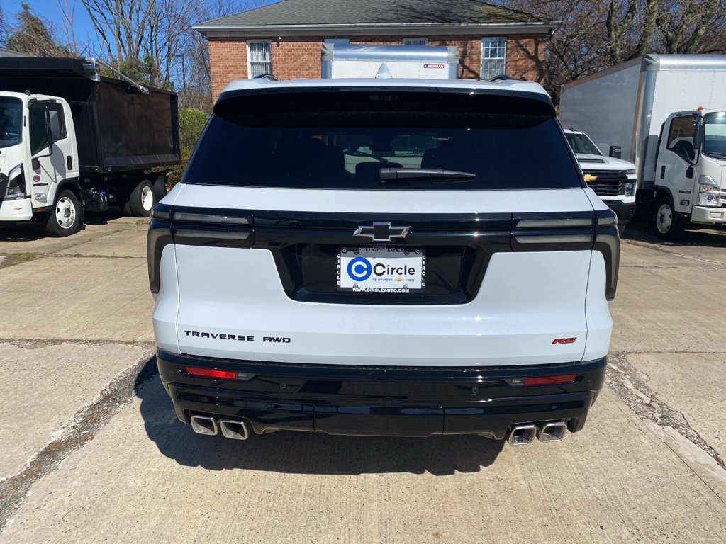 New 2026 Chevrolet Traverse RS w/ LPO, Floor Liner Package AWD/4WD image 5