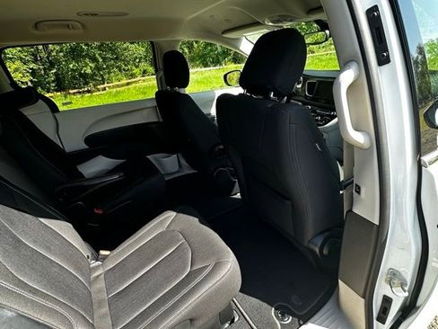 Used 2023 Chrysler Voyager LX FWD image 21