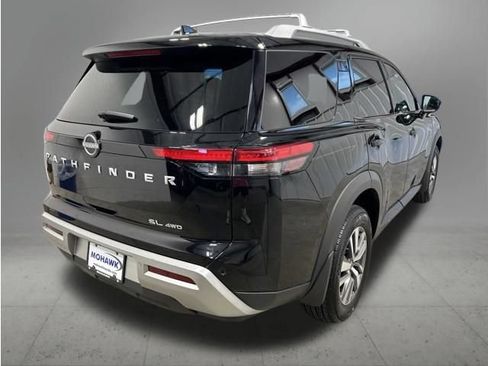 Used 2025 Nissan Pathfinder SL AWD/4WD image 5