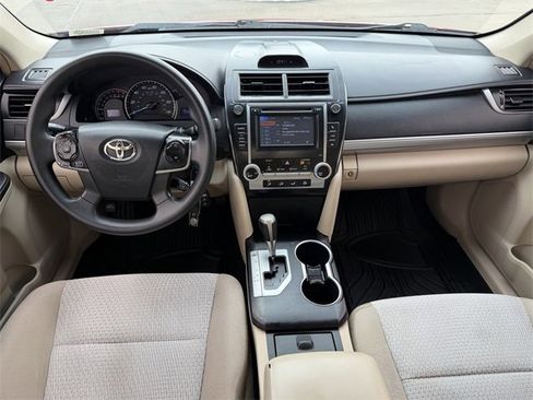 Used 2012 Toyota Camry L image 9