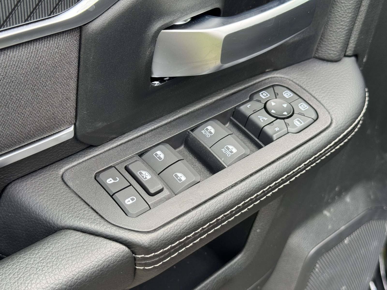 New 2025 RAM 2500 Big Horn AWD/4WD image 9