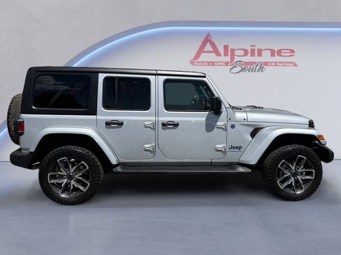 Used 2024 Jeep Wrangler Unlimited w/ Convenience Group AWD/4WD image 6