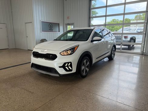 Used 2022 Kia Niro LX FWD image 2