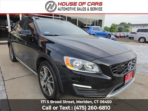 Used 2017 Volvo V60 T5 Cross Country w/ Climate Package AWD/4WD image 2