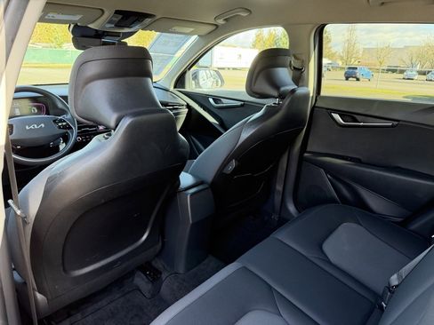Used 2024 Kia Niro LX image 32