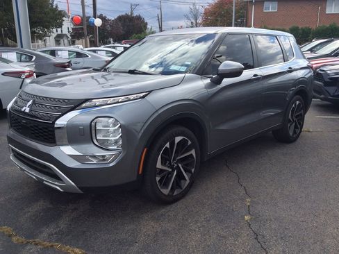 Used 2023 Mitsubishi Outlander SE image 12