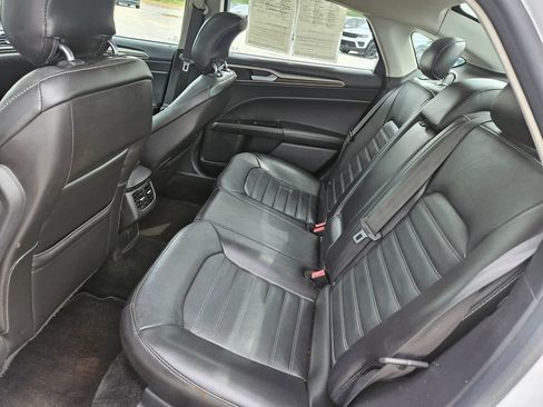Used 2014 Ford Fusion SE w/ Equipment Group 202A FWD image 24