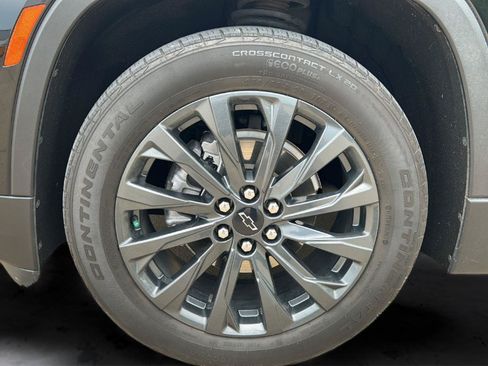 Used 2023 Chevrolet Traverse RS AWD/4WD image 25
