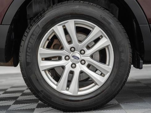 Used 2018 Ford Explorer XLT AWD/4WD image 16