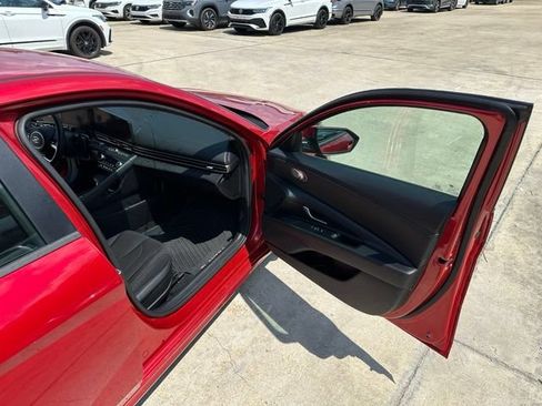 Used 2023 Hyundai Elantra SEL w/ Convenience Package FWD image 18