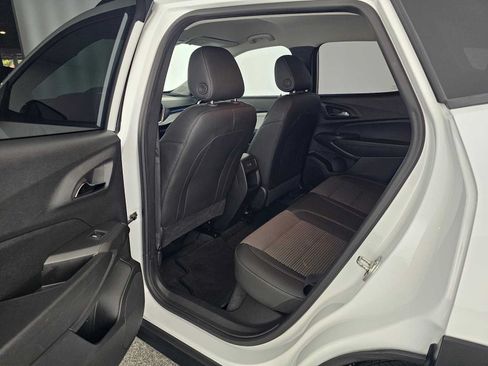 Used 2024 Chevrolet Trax LT w/ Driver Confidence Package FWD image 15