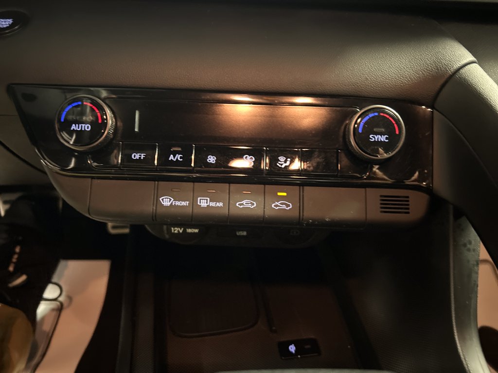 Used 2025 Hyundai Elantra Sport FWD image 17