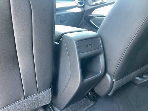 Used 2025 Chevrolet Trax LT w/ LT Convenience Package FWD image 28