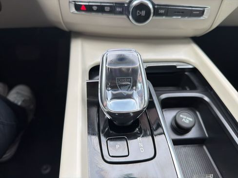 Certified 2025 Volvo XC60 B5 Ultra w/ Protection Package Premier image 13