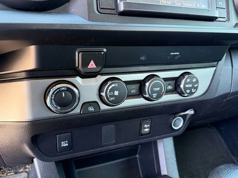 Used 2019 Toyota Tacoma SR w/ SR Convenience Package image 21