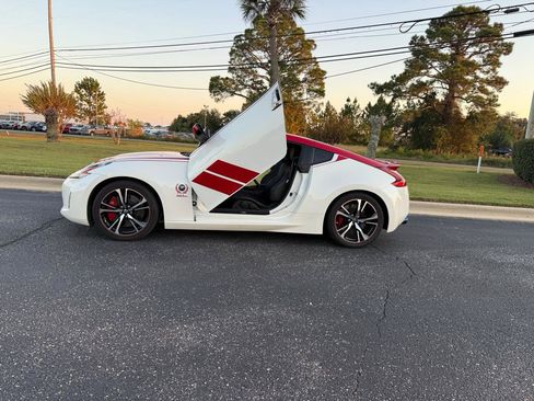 Used 2020 Nissan 370Z Coupe RWD image 2