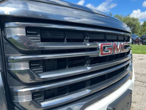 Used 2023 GMC Acadia AT4 w/ Preferred Package AWD/4WD image 9