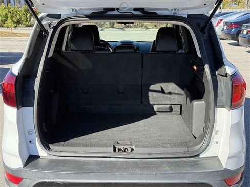 Used 2019 Ford Escape SE image 12