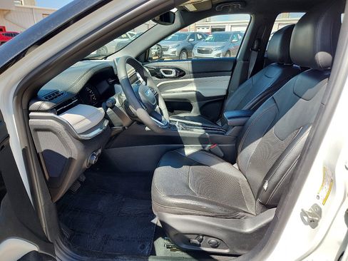 Used 2023 Jeep Compass Limited image 11