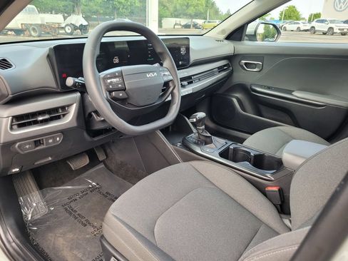 Used 2025 Kia K4 FWD image 11