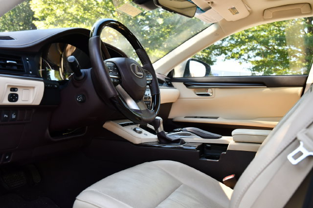 Used 2017 Lexus ES 350 w/ Luxury Package FWD image 13