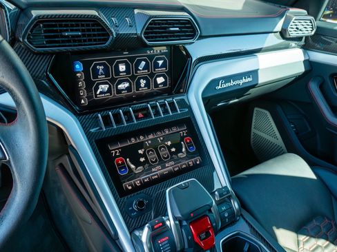 Used 2020 Lamborghini Urus image 64