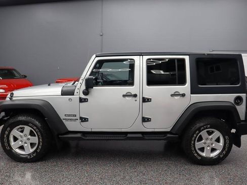 Used 2012 Jeep Wrangler Unlimited Sport AWD/4WD image 2