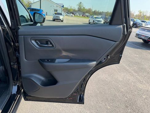 Used 2024 Nissan Rogue S image 18