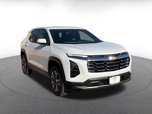 Used 2025 Chevrolet Equinox LT FWD image 3