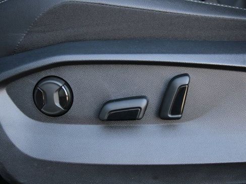 Used 2023 Volkswagen Tiguan SE image 21