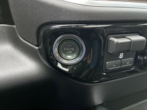 New 2026 GMC Sierra 1500 Elevation w/ Elevation Premium Package AWD/4WD image 17