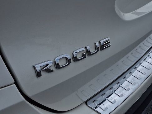 Used 2018 Nissan Rogue SL w/ Premium Package AWD/4WD image 33