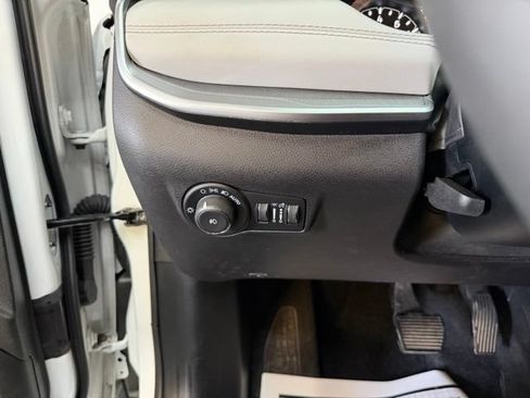 Certified 2025 Jeep Compass Limited AWD/4WD image 17