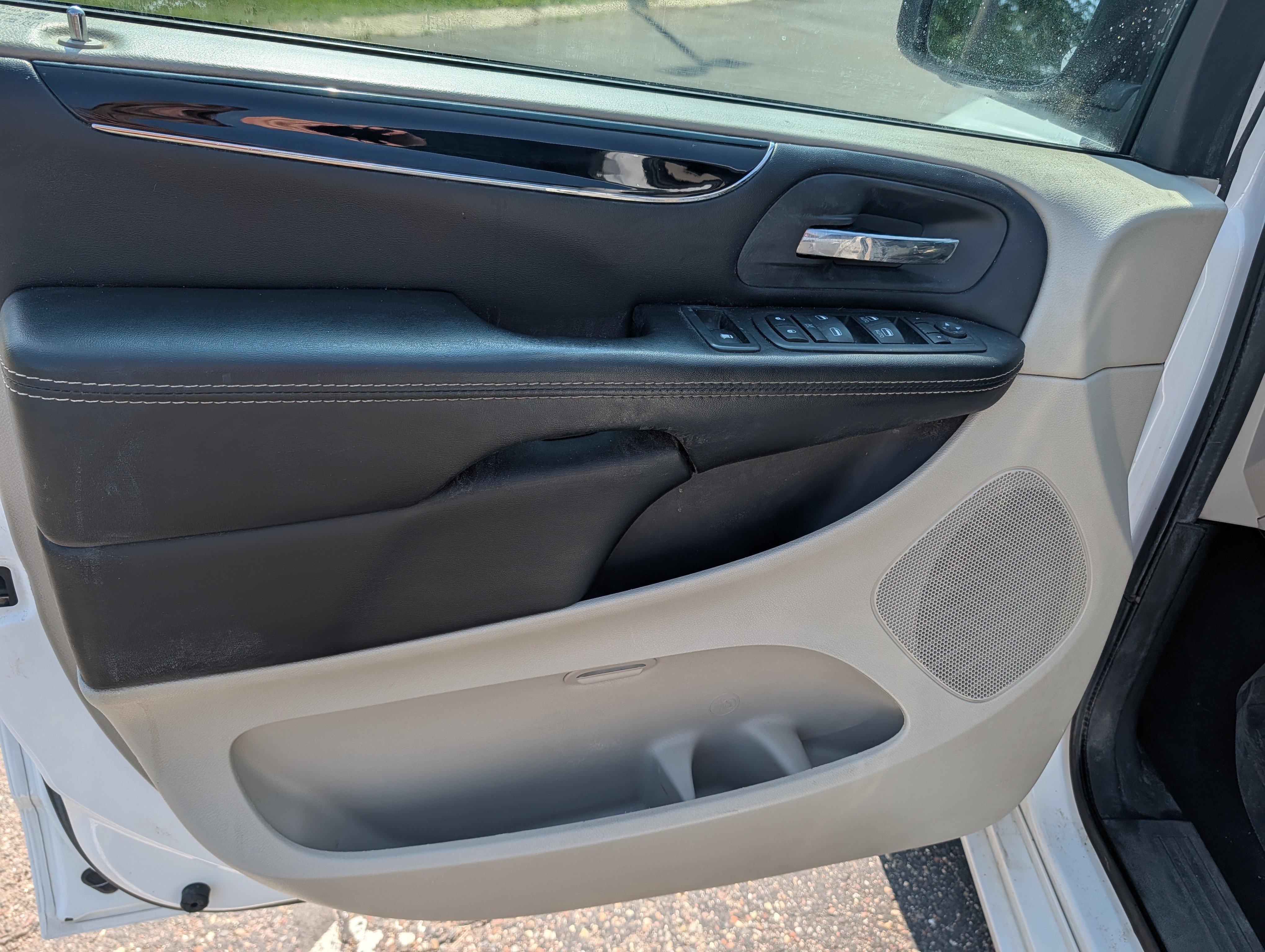 Used 2019 Dodge Grand Caravan SXT FWD image 11