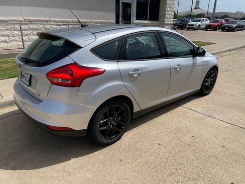 Used 2016 Ford Focus SE w/ Equipment Group 201A FWD image 6