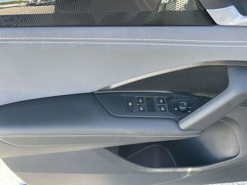 New 2026 Volkswagen Tiguan SE R-Line FWD image 15