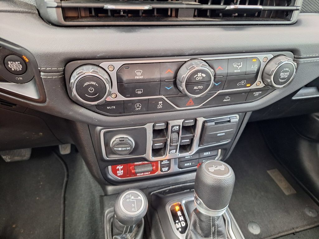 Used 2024 Jeep Wrangler Unlimited Rubicon AWD/4WD image 13