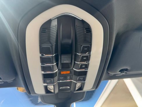 Used 2011 Porsche Cayenne AWD/4WD image 9