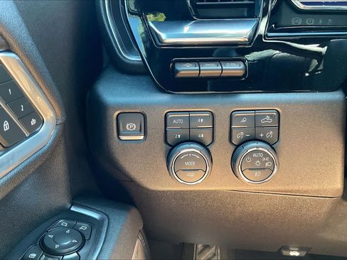 Used 2025 Chevrolet Silverado 2500 High Country w/ High Country Premium Package AWD/4WD image 32