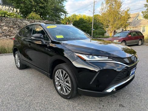 Used 2024 Toyota Venza XLE AWD/4WD image 9