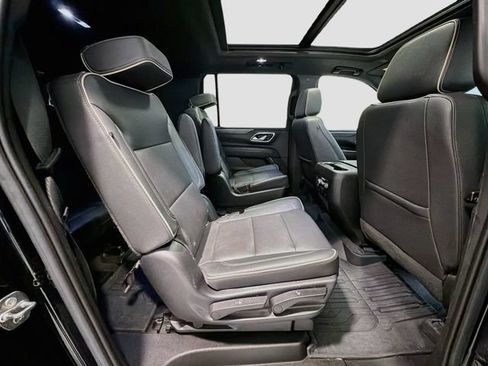 Certified 2022 GMC Yukon XL SLT w/ SLT Premium Package AWD/4WD image 25