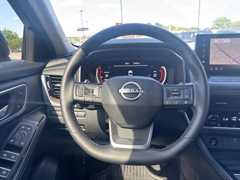 Used 2025 Nissan Rogue Platinum w/ Platinum Premium Package FWD image 25
