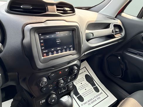 Used 2018 Jeep Renegade Altitude AWD/4WD image 19