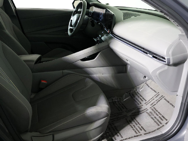 Used 2025 Hyundai Elantra SEL FWD image 32