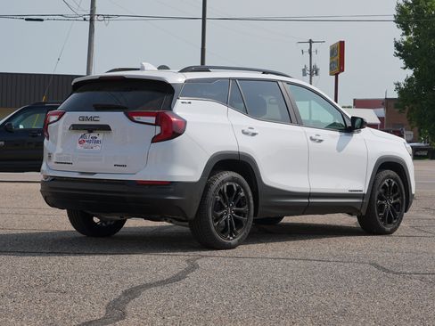Used 2022 GMC Terrain SLE w/ Driver Convenience Package AWD/4WD image 3