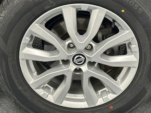 Certified 2017 Nissan Rogue SV w/ SV Premium Package image 20