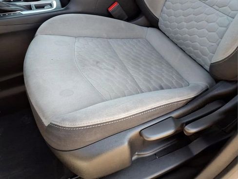 Used 2019 Chevrolet Equinox LS FWD image 16